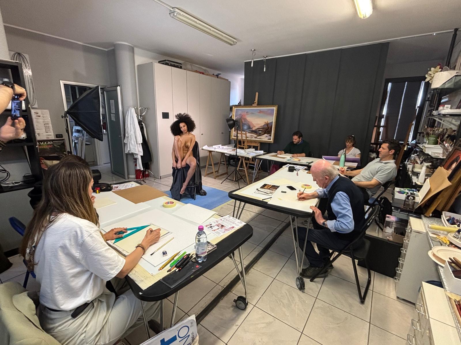 Disegno dal vero in atelier: osservazione, proporzioni, figura e chiaroscuro